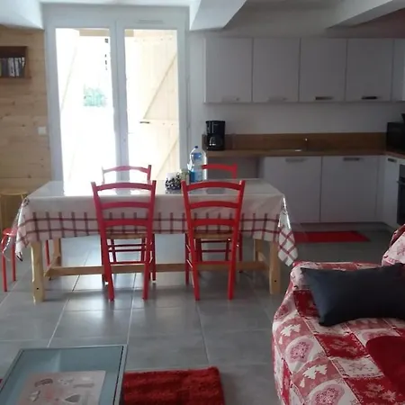 Dans Bas De Chalet A Lägenhet *